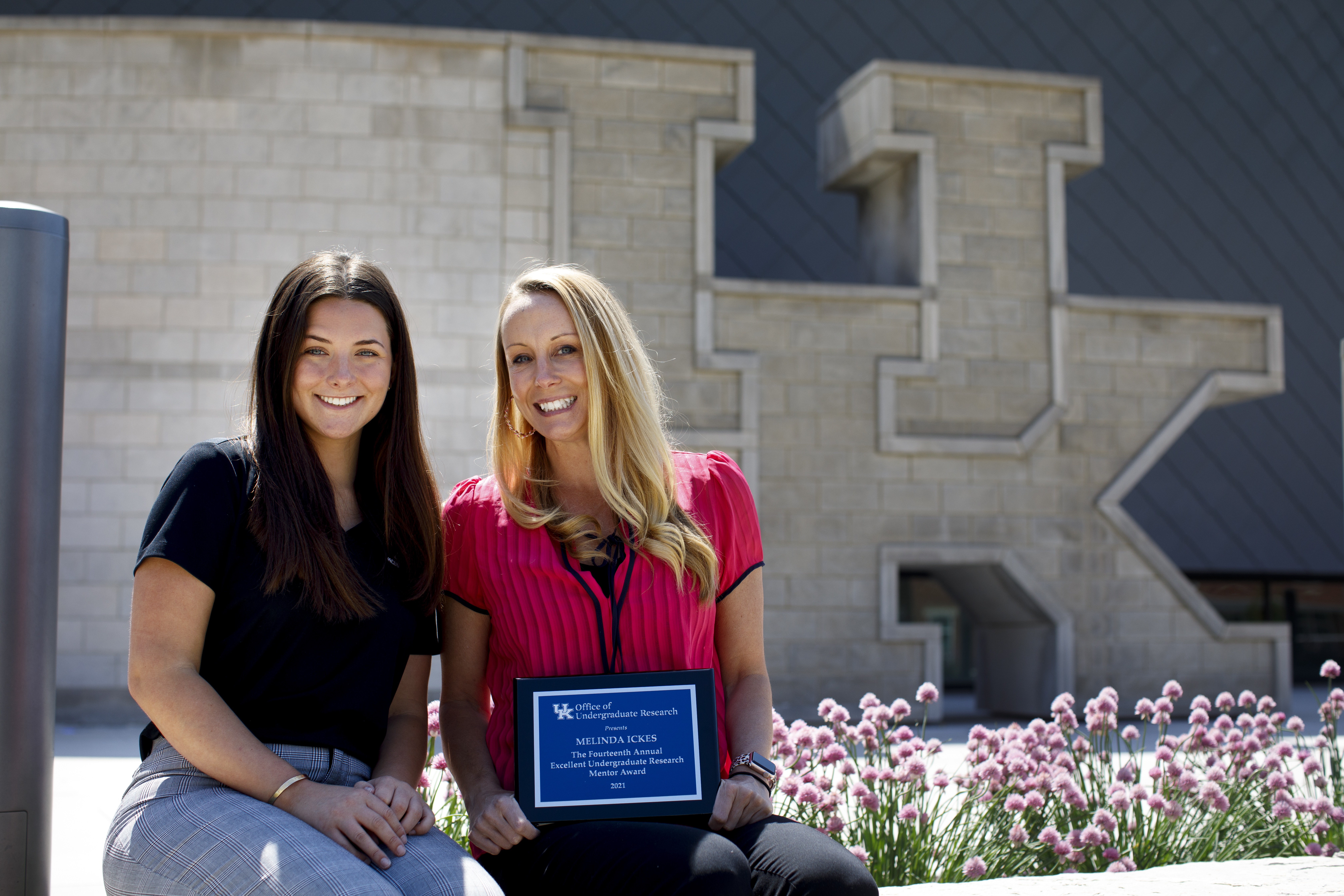 Dr Melinda Ickes and Julia Estes Faculty mentor of the year award 2021
