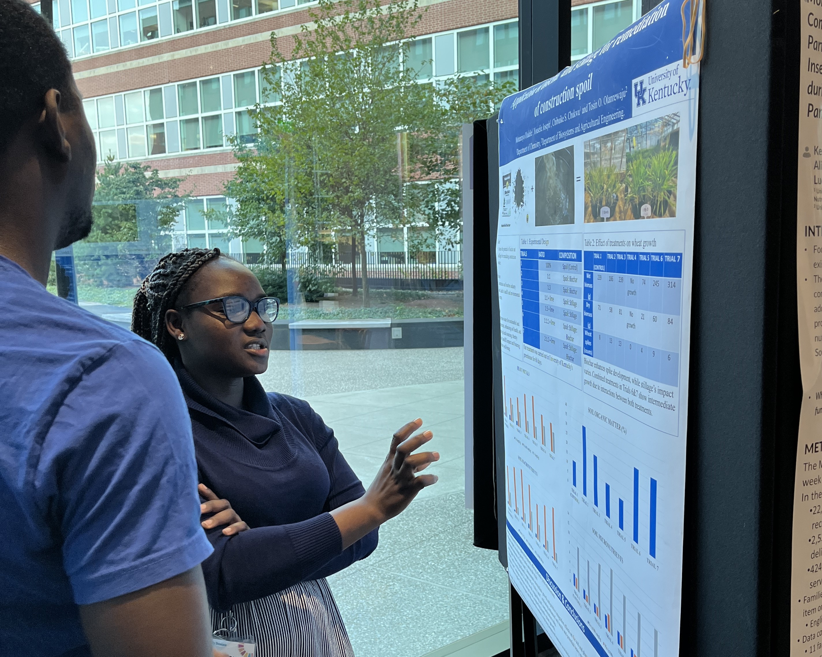 People’s Choice Award winner, Motunrayo Oladele, presenting her research poster at the 2023 Sustainability Showcase