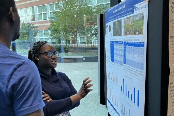 People’s Choice Award winner, Motunrayo Oladele, presenting her research poster at the 2023 Sustainability Showcase