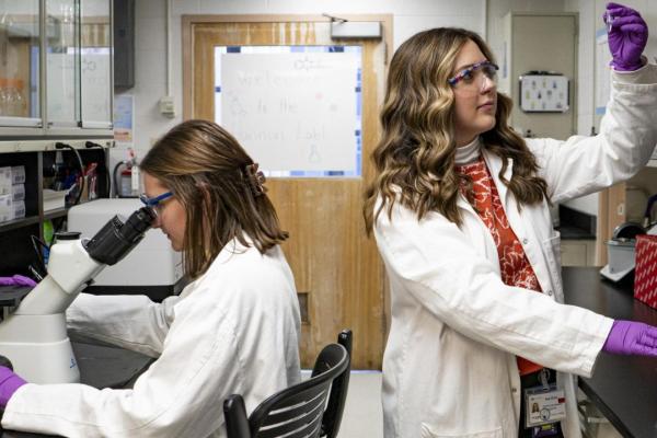 Madi Wilson Caroline Harper Hannon in the lab